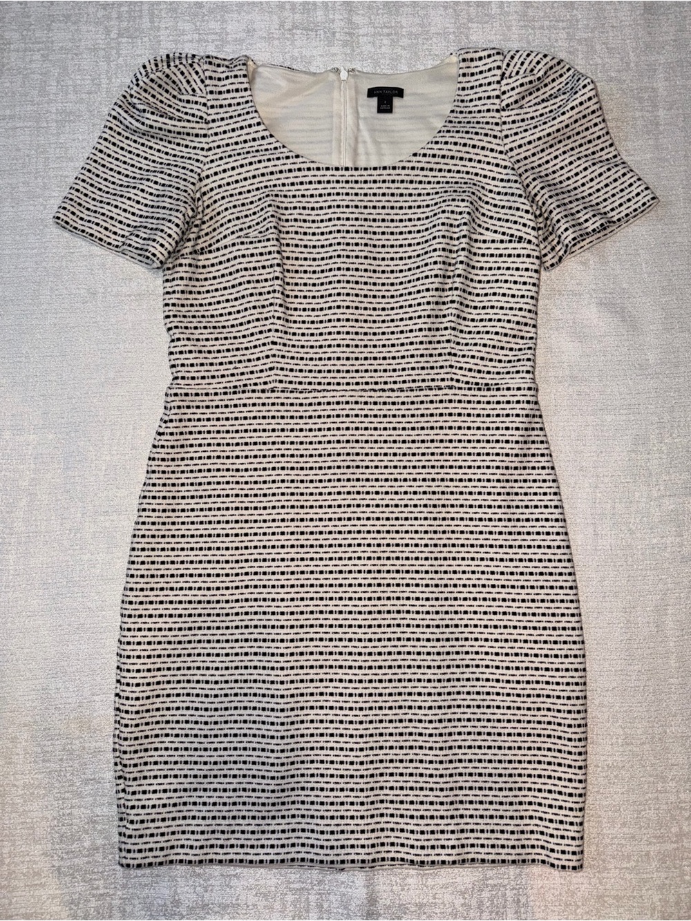 Ann Taylor Black & White Striped Short Sleeve Sheath Dress